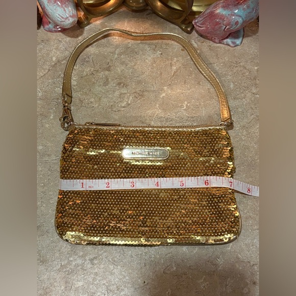 Michael Kors Gold Pebble Grain Leather & Sequence Wristlet W Strap - Picture 9 of 11